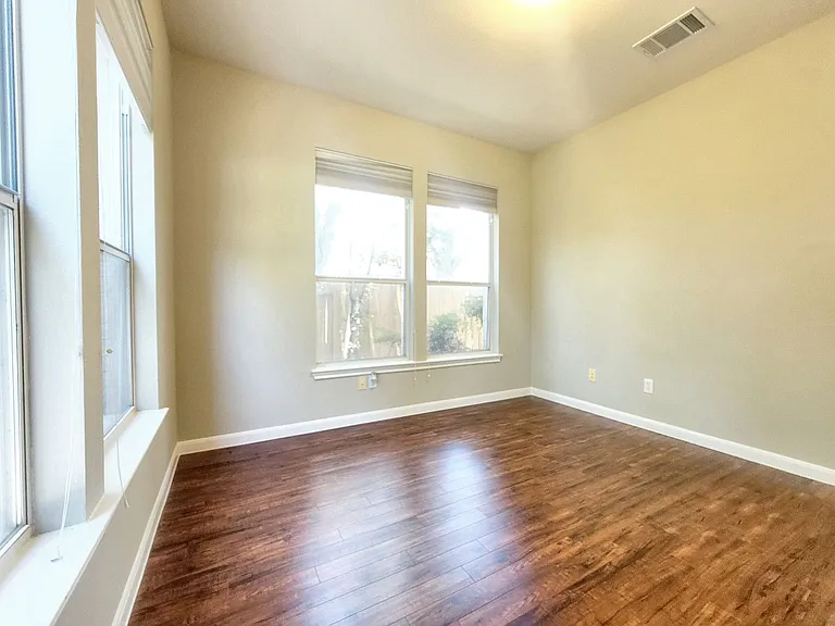1617 Sunterro — Photo 19