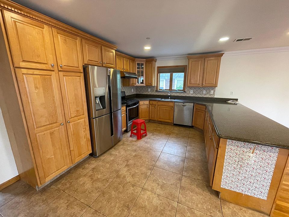 1st image of 98 Russell St #1