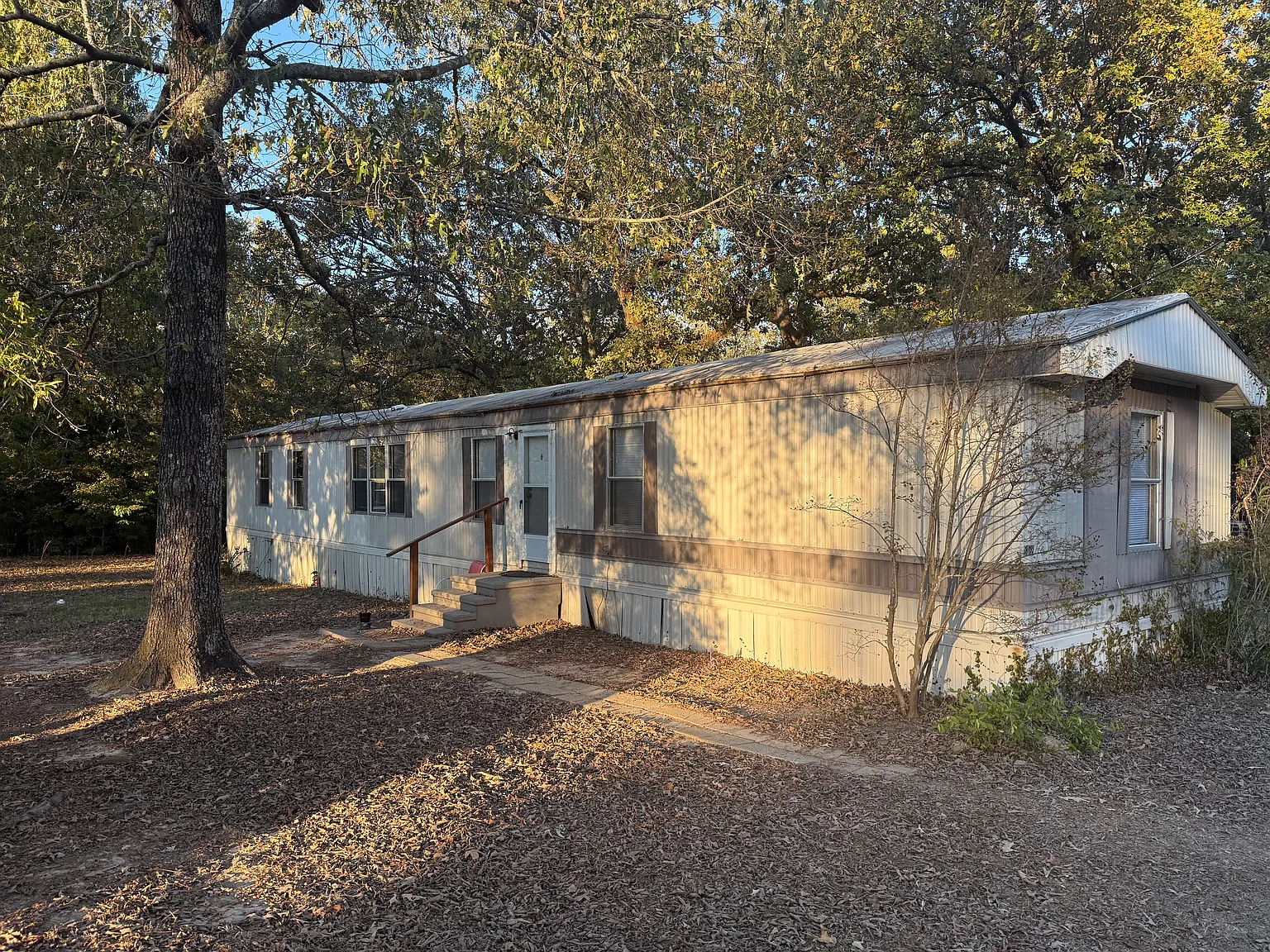 3 bed, 1280 sqft, $875 — Photo 1