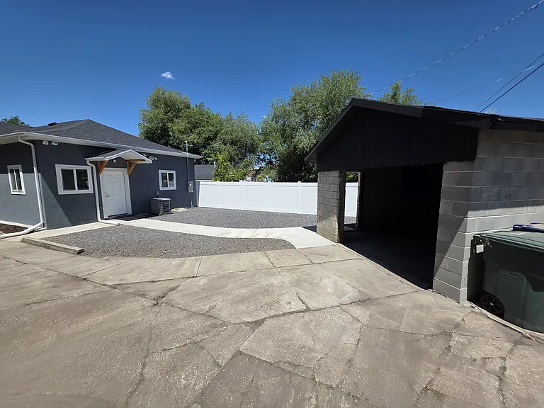 2736 Grant Ave — Photo 5