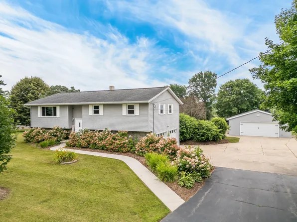 W381 Hillside Dr, De Pere, WI 54115
