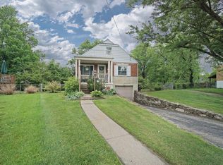 933 Woodbriar Ln, Cincinnati, OH 45238