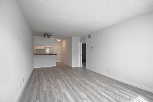 2nd image of 10075 Tujunga Canyon Blvd #207