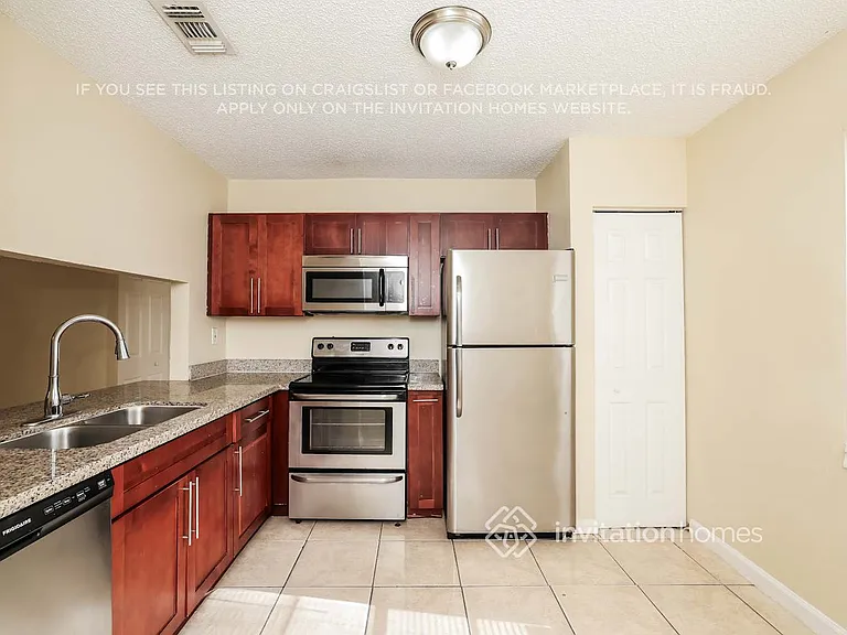 937 SE 3rd Ave — Photo 7