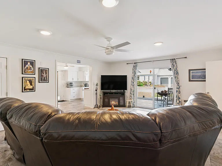 111 Thompson Cv — Photo 6