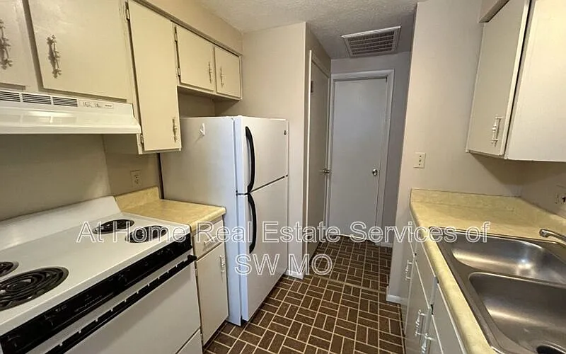 1 bed, 1.0 bath, $600 — Photo 3