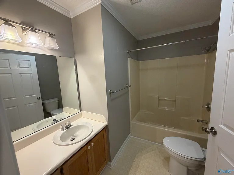 402 Pine St NW — Photo 22