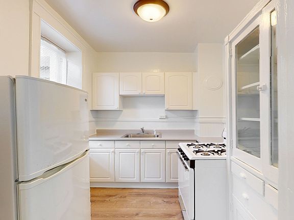 4th image of 154 Franklin St #206