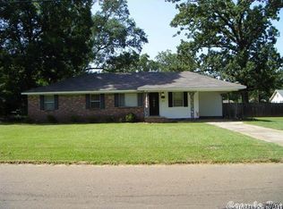 900 E Maple St, Gurdon, AR 71743