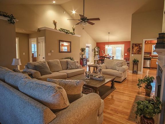 4th image of 1008 Ashlyn Dr