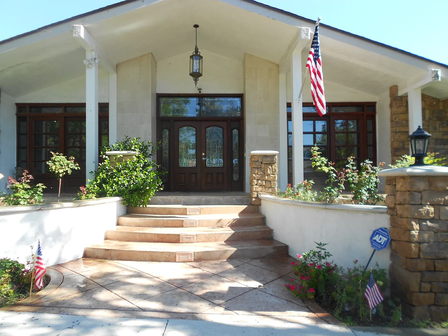 Ballinger St, Northridge — Photo 2