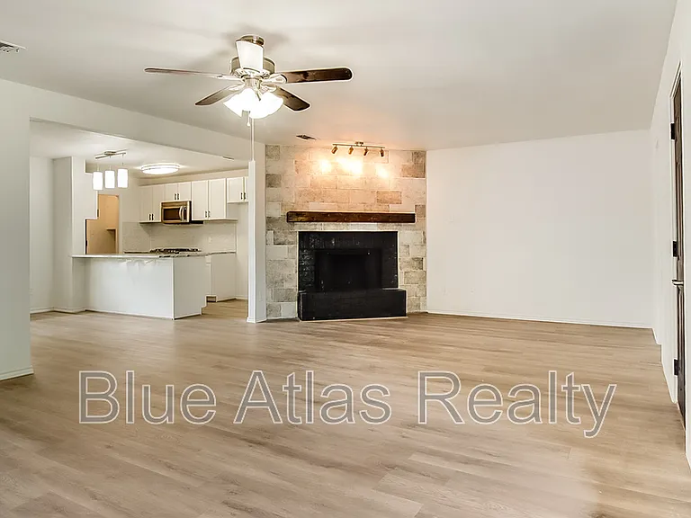 1329 E Windsor Dr — Photo 4