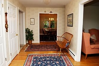 Large entry foyer w/ hardwood flrs & ample closets