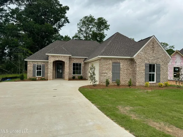 418 Butternut Dr, Canton, MS 39046
