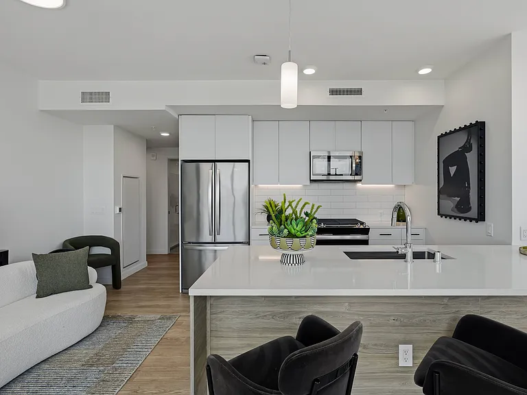 800 Broadway — Photo 11