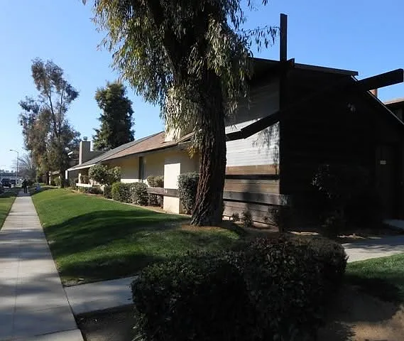 336 E El Paso Ave #101