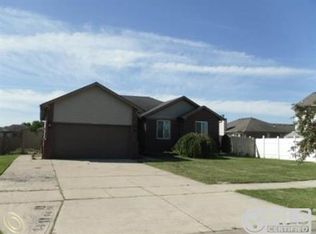 31036 Quail Run Dr, Chesterfield, MI 48047