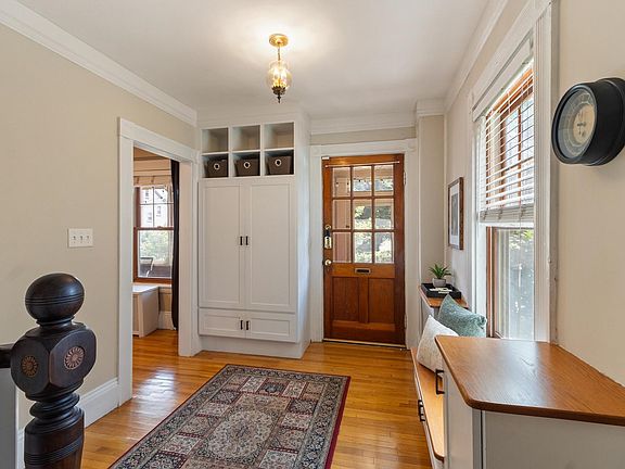 3rd image of 188 Florence St
