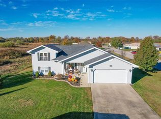 1871 Matthew Dr, Lebanon, MO 65536