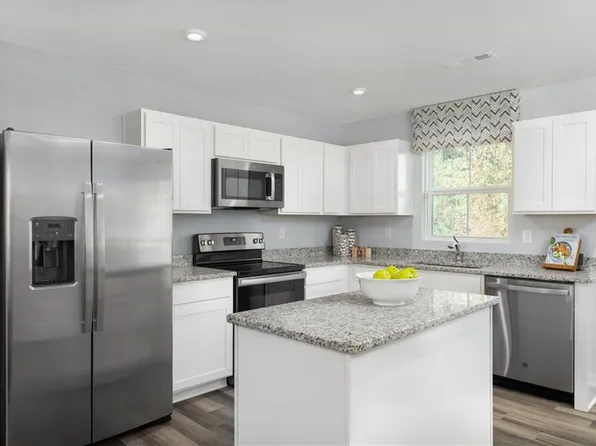 70 Clara Ct, Suffolk, VA 23434