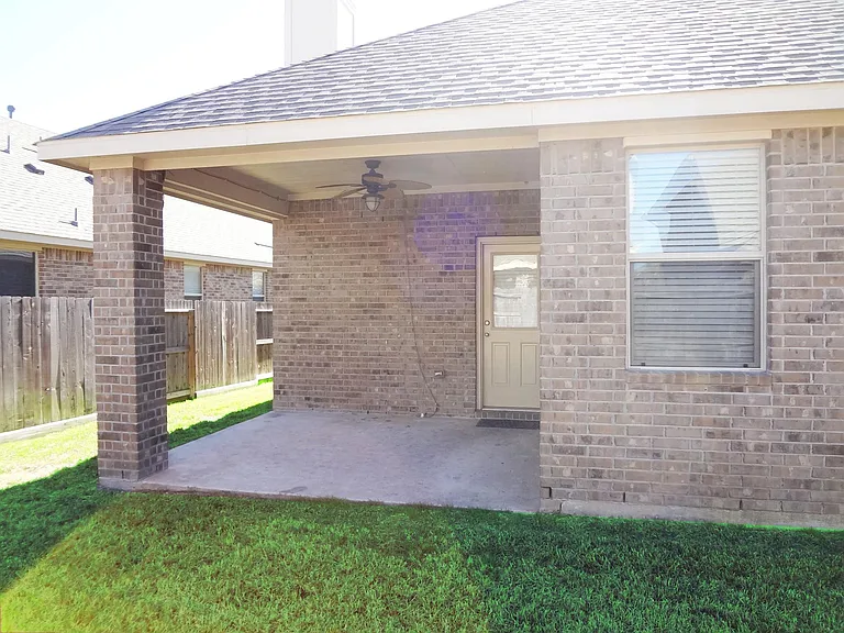 24510 Avellino Ct — Photo 25