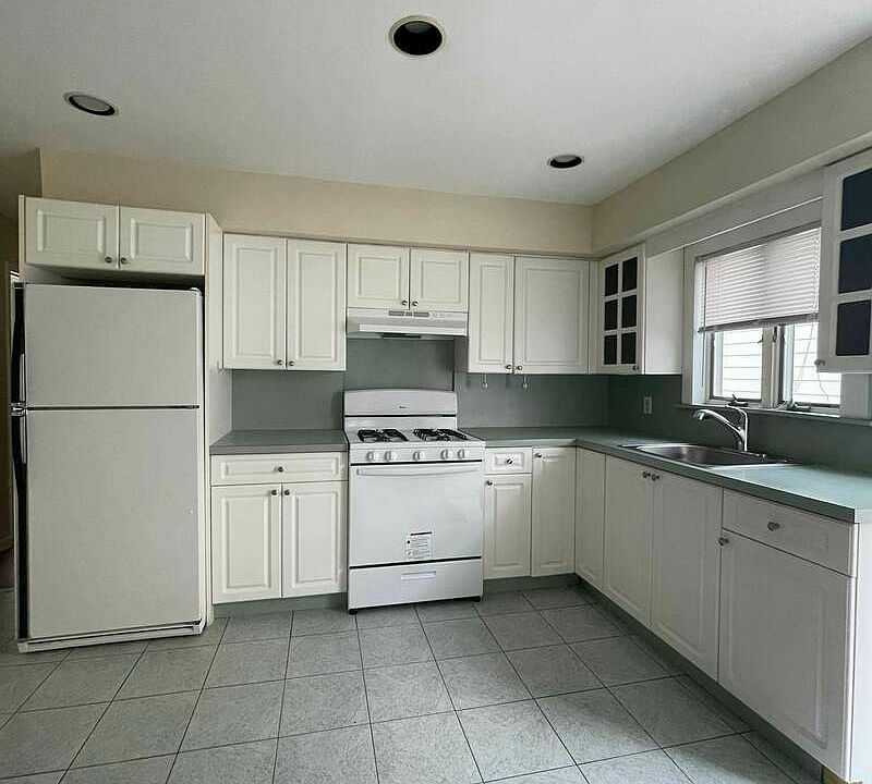 1st image of 14 Bridgetown St #2