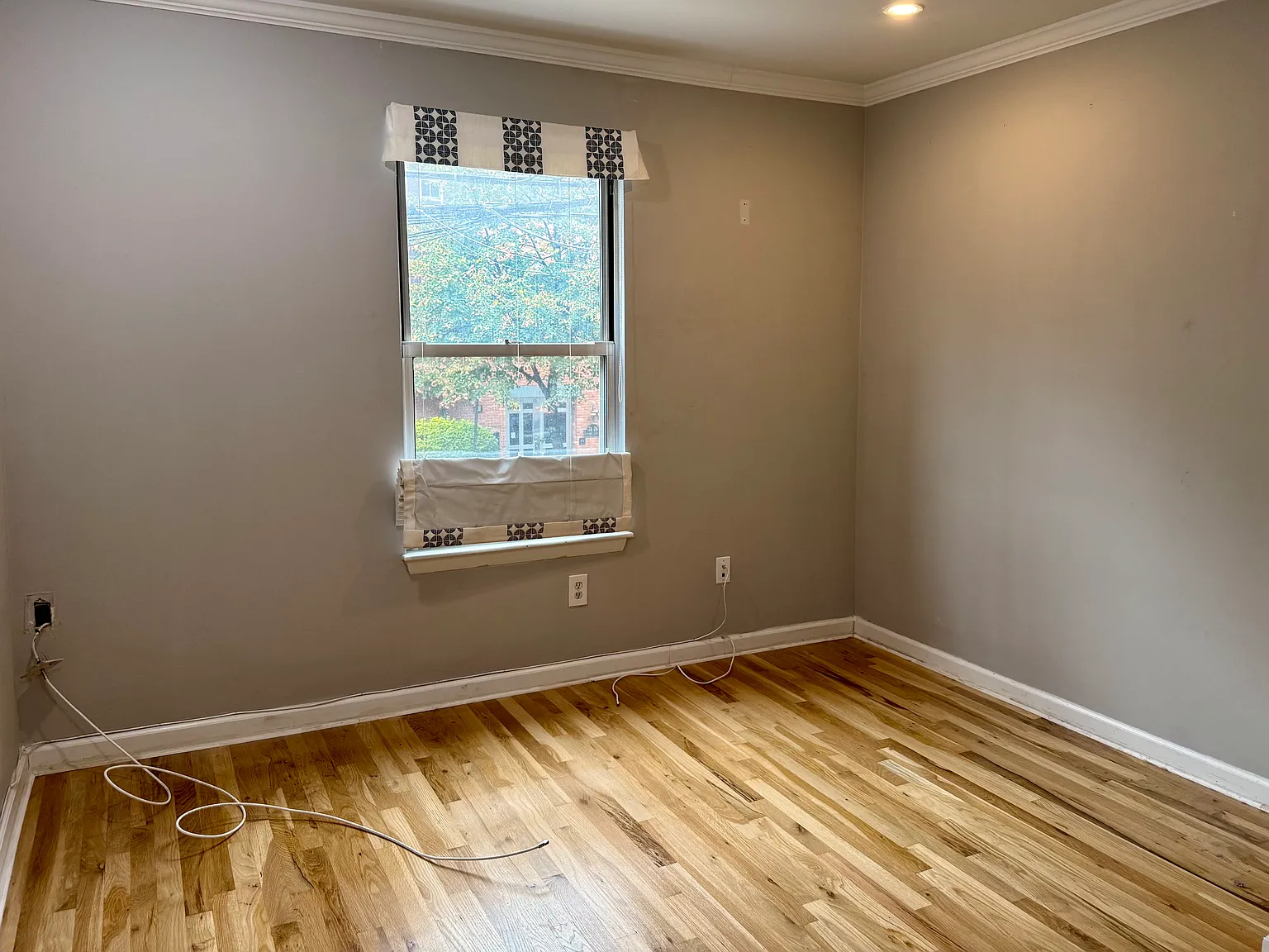 4 bed, 1400 sqft, $6,400 — Photo 2