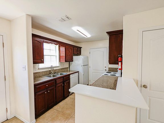 5th image of 813 W Arroyo Park Ln APT D