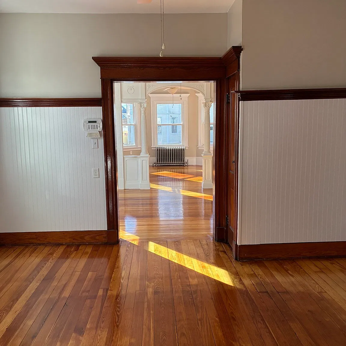 3 bed, 1.0 bath, 3231 sqft, $2,300 — Photo 2
