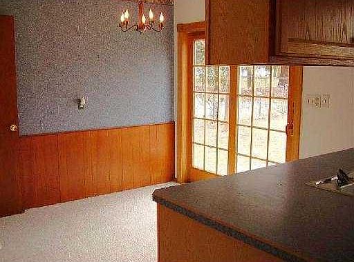 4th image of 540 Manor Dr