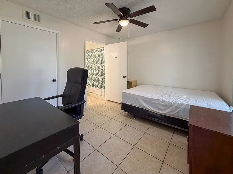 3921 SW 34th St #301 — Photo 19