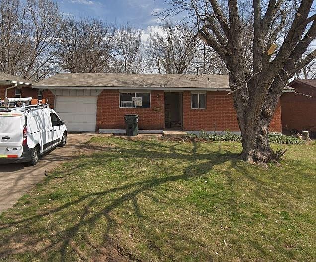 1st image of 211 Stanton Dr
