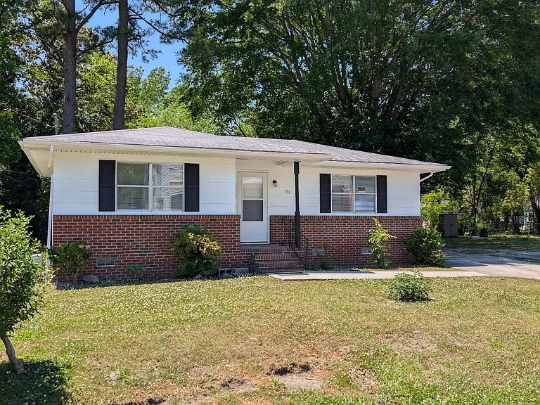 711 Herrington Rd — Photo 1