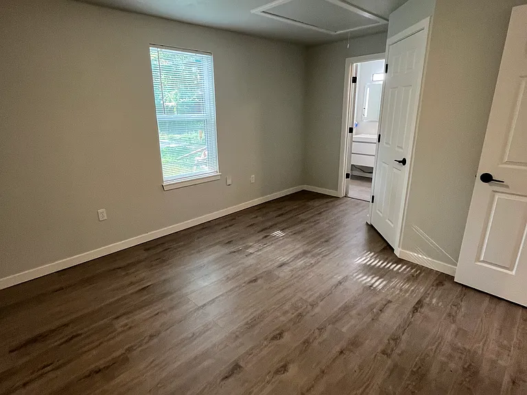 642 Astoria Ave — Photo 7