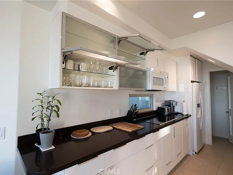 558 Cliff Dr — Photo 9