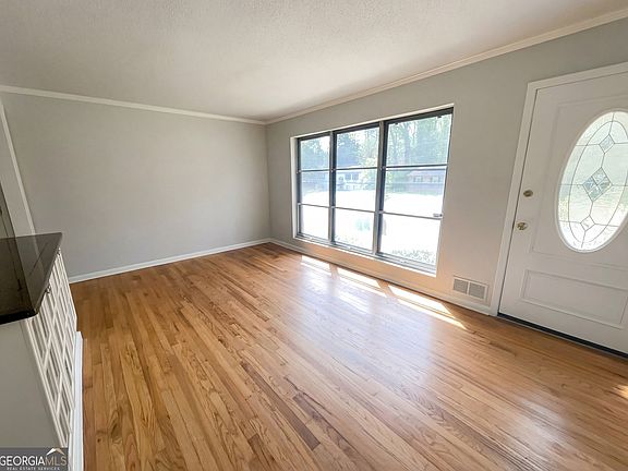 3rd image of 2855 Jerome Rd