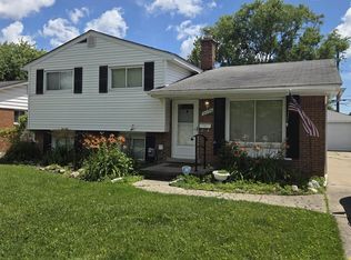 31704 Saint Margaret St, Saint Clair Shores, MI 48082