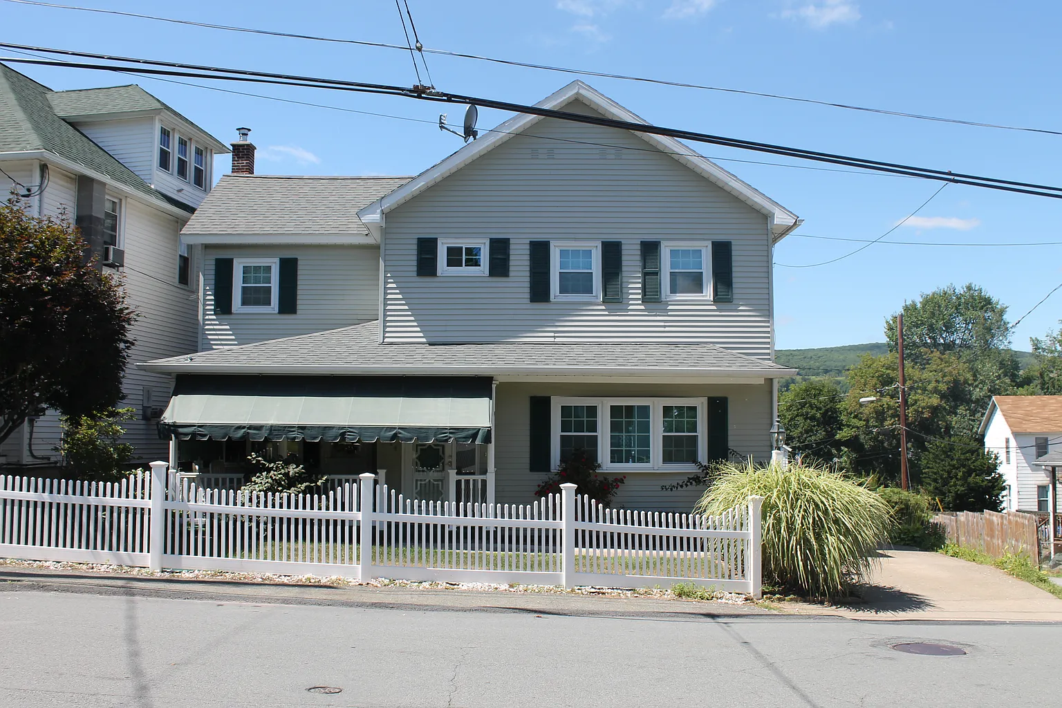 124 S Main St photo 1