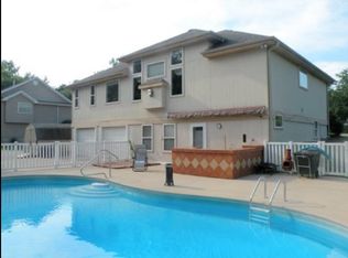 1302 W Douglas St, Nevada, MO 64772