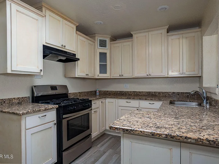 9309 Montgomery Dr — Photo 3
