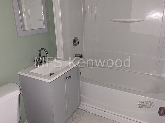 5th image of 235 Kenwood Ave #235