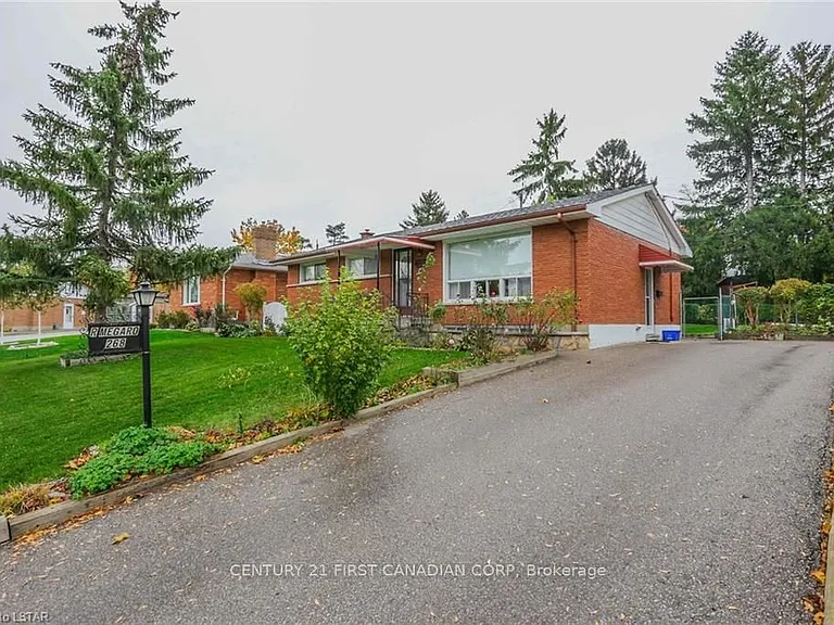 268 Burlington Cres — Photo 11