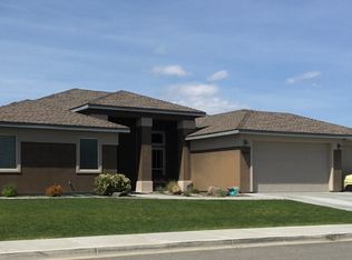 1579 Diamond Dr, West Richland, WA 99353