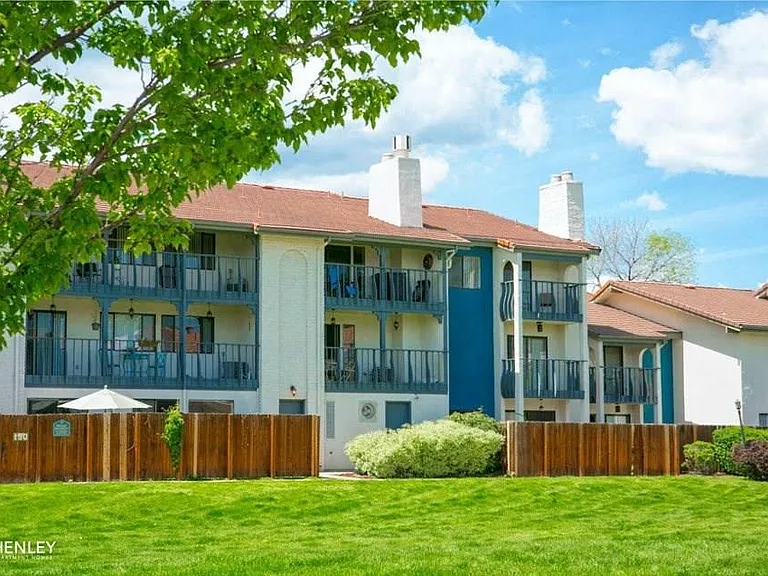 Exterior Henley Apartments
