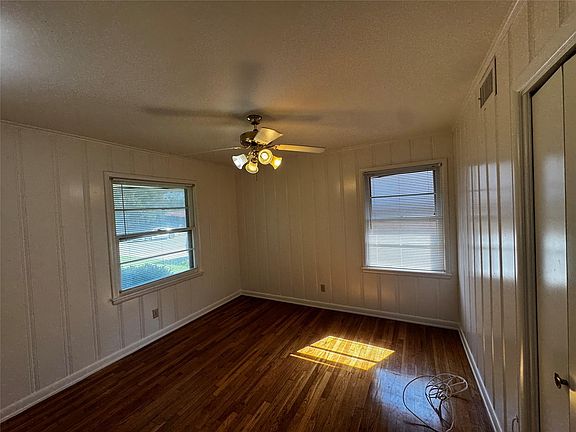 3rd image of 2928 College Cir