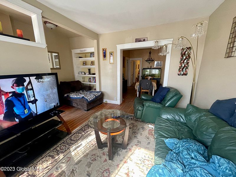 3rd image of 603 2nd Street