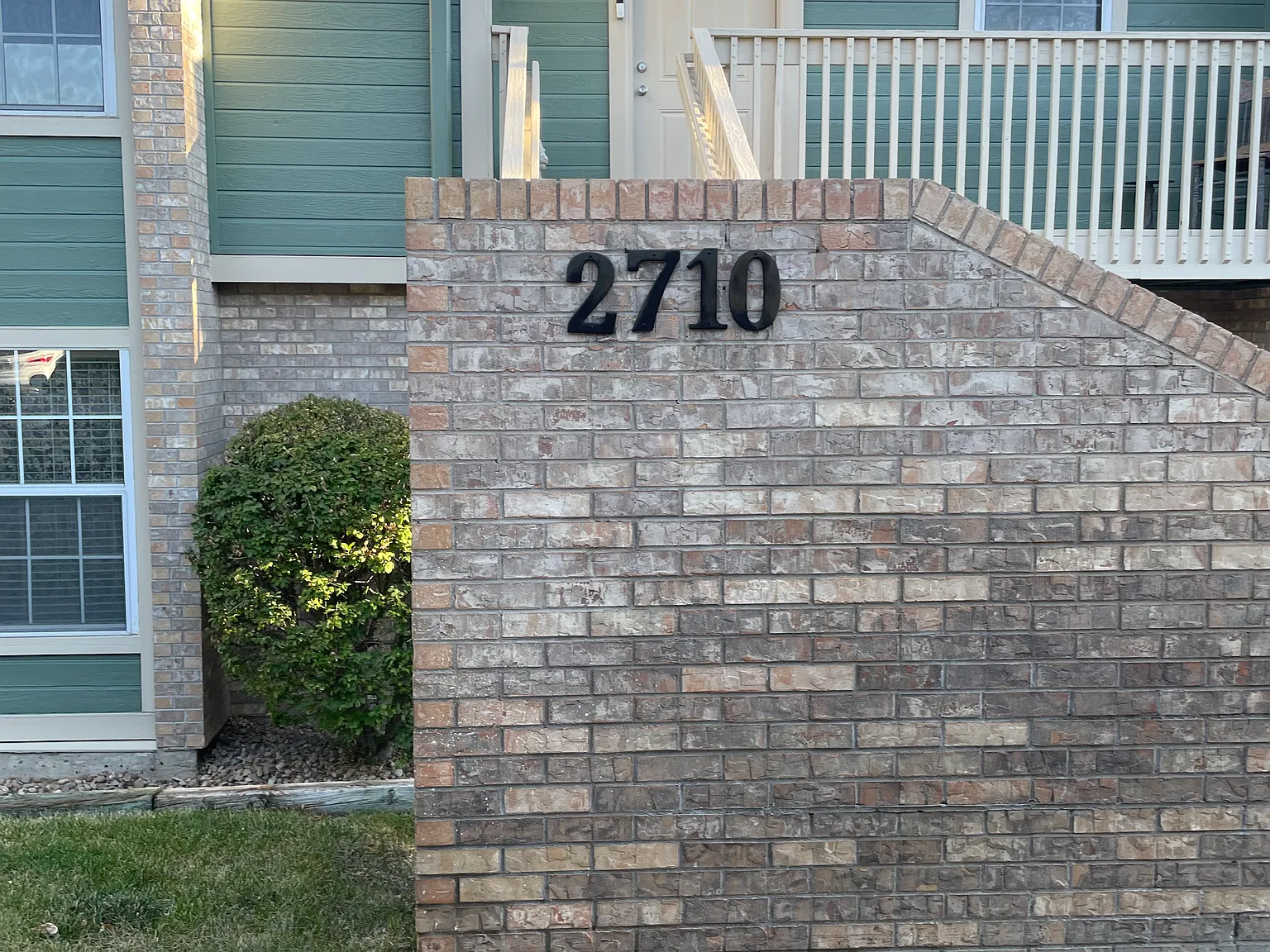 2 bed, 981 sqft, $2,000 — Photo 2