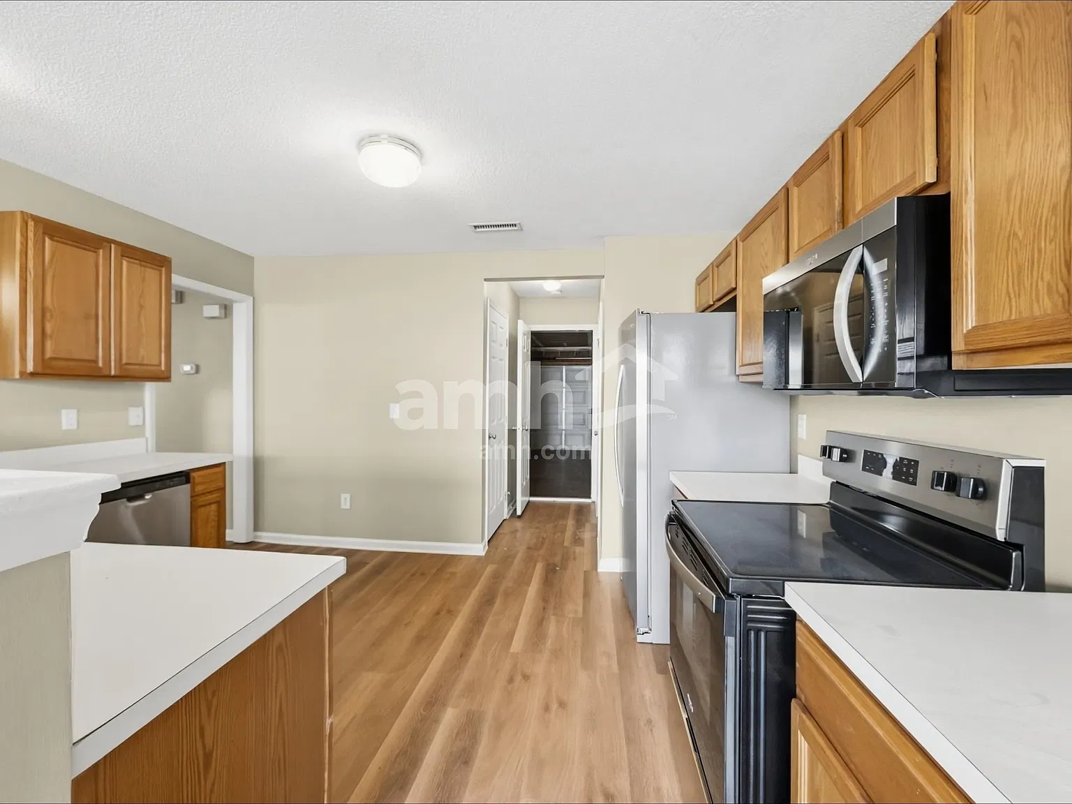 3 bed, 2.5 bath, 1726 sqft, $2,005 — Photo 4