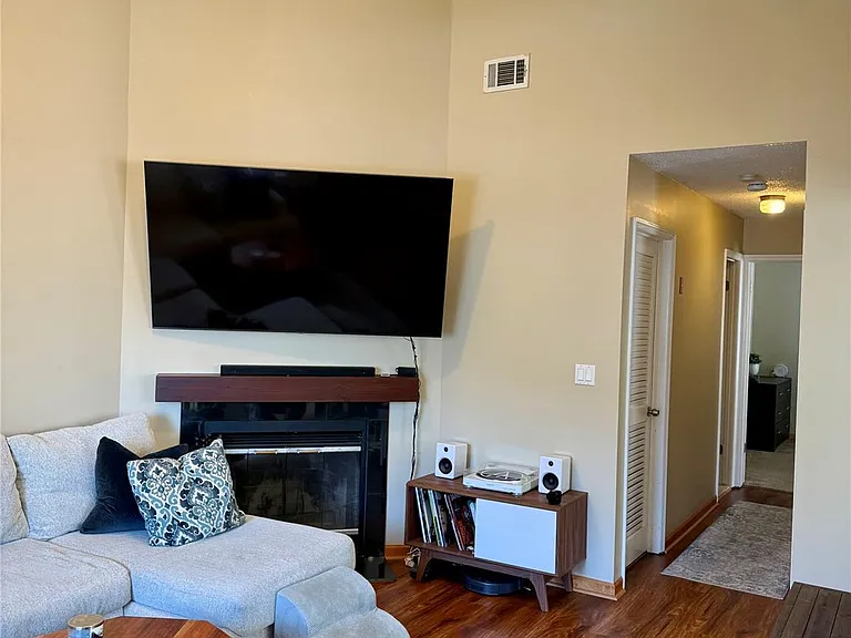 4013 Whispering Hls — Photo 3