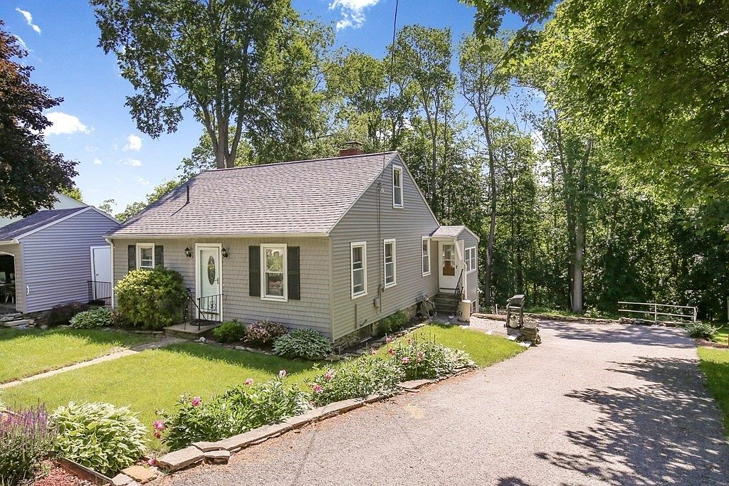 433 Dennison Dr, Southbridge, MA 01550 Zillow